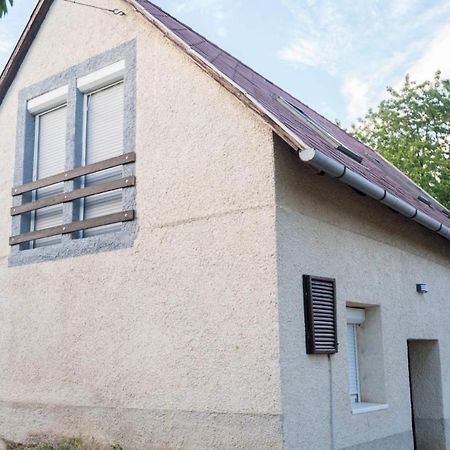 Villa Hegyestu-Laba Vendeghaz Zánka Exterior foto